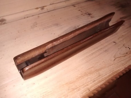 Vendo delantera para escopeta semiautomática Browning FN 2000. Desconozco si valdrá para la B-80.

Nuevo, 11