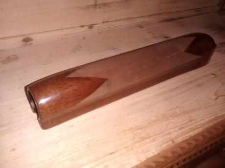 Vendo delantera para escopeta semiautomática Browning FN 2000. Desconozco si valdrá para la B-80.

Nuevo, 10