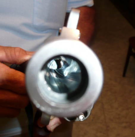 Un amigo, peleado con la informática, me encarga, por exceso de cupo, que ponga a la venta un arma dificil 92