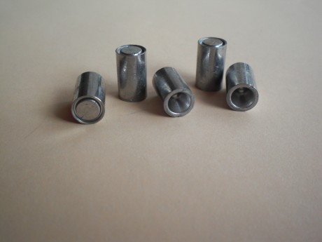 Ofrezco las siguientes puntas para recarga:

.313 WC HB 98 grains en caja de 500 unidades_______32 euros
.357 00