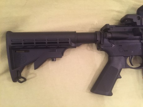 Vendo rifle semiautomático AR Smith & Wesson MP15 300 Blackout. 1100 € + portes. El rifle se encuentra 01