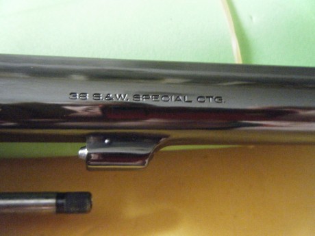Se vende este magnífico revólver S&W K14 cal. 38, muy bien de pavón y técnicamente. Está guiado en 32