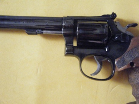 Se vende este magnífico revólver S&W K14 cal. 38, muy bien de pavón y técnicamente. Está guiado en 31