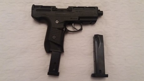 Calibre 9 mm PAK,  IMPECABLE, comprada el 27 de septiembre, con 25 disparos realizados, incluye 2 cargadores 01