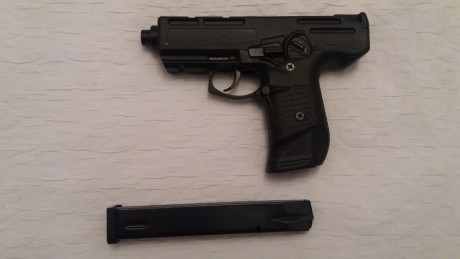 Calibre 9 mm PAK,  IMPECABLE, comprada el 27 de septiembre, con 25 disparos realizados, incluye 2 cargadores 00
