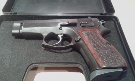 Buenas, tengo que hacer hueco en el armero.

Una Springfield P9C calibre 9 mm pb. Uno de los muchos clones 01