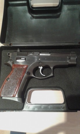 Buenas, tengo que hacer hueco en el armero.

Una Springfield P9C calibre 9 mm pb. Uno de los muchos clones 00