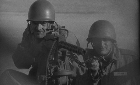 Compañeros,

En vista de las ganas de algunos (Elcafe, Wilcow, Vrakk, etc) por adivinar armas de películas 60