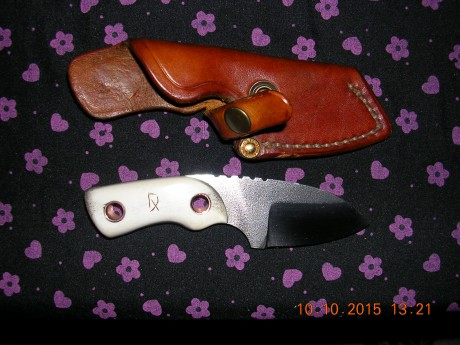 Regalo de mi buen amigo Raul ( ARKEROTGN en el foro de Supervivencia )
Este cuchillo me ha regalado mi 01