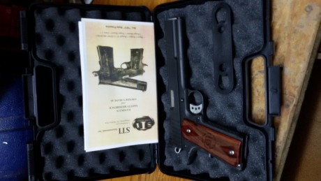 Se vende STI TROJAN 6" 9 mm seminueva pocos disparos y barias mejoras se vende por ser segunda arma 32