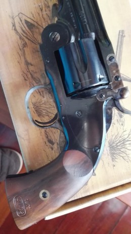 Vendo revolver de 7" SCHOFIELD de Uberti , calibre 45 lc , guiado en F , comprado nuevo en el mes 22