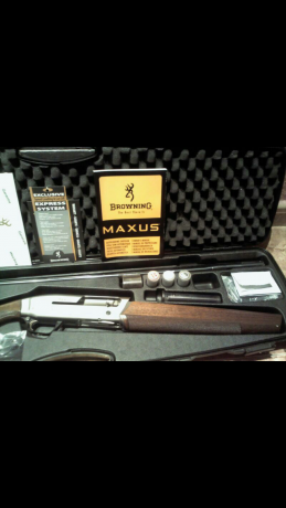 Se vende escopeta semiautomática browning maxus hunter impecable. En su maletin con polichokes choke alargador 02
