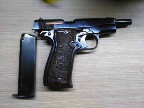 Un compañero me pide que ponga en venta su arma.
Es una STAR S calibre 380 AUTO, con un solo cargador.
El 02