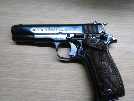 Un compañero me pide que ponga en venta su arma.
Es una STAR S calibre 380 AUTO, con un solo cargador.
El 00