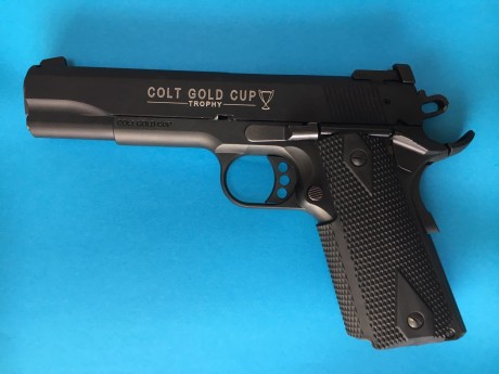 Beretta 320€, apenas se ha disparado.

Colt gold cup 1911 cal.22, con apenas 500 disparos, 290€.

Armero 02