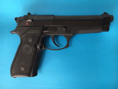 Beretta 320€, apenas se ha disparado.

Colt gold cup 1911 cal.22, con apenas 500 disparos, 290€.

Armero 01