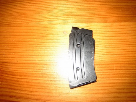 Hola. Vendo cargador del 22lr, estaba en una carabina Norinko JW15 y vale para la  JW25  es de 10 disparos, 02