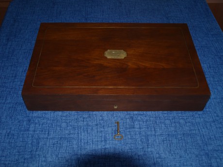 Vendo una Caja de duelo modelo de pistolas, F. Rochatte á Paris, Cal. 45, de lujo grabadas tanto madera 02
