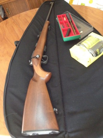 Un amigo me pide que le ponga en venta esta carabina CZ 452-E2 ZKM en 22lr 
Su estado es nuevo ya que 01