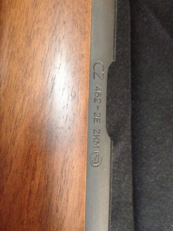 Un amigo me pide que le ponga en venta esta carabina CZ 452-E2 ZKM en 22lr 
Su estado es nuevo ya que 00