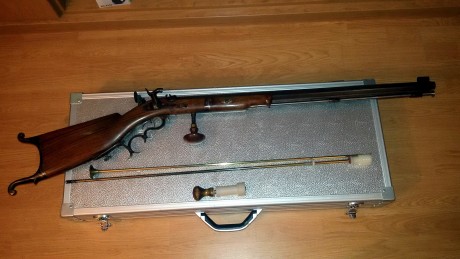 Vendo este rifle por no usarlo lo vendo con todo lo que aparece en las fotos, caja de aluminio,baqueta 01