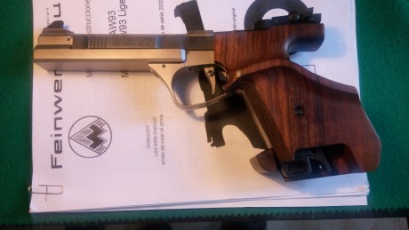 Vendo pistola cl. 22 mod. AW 93, en perfecto estado de todo, con instrucciones en castellano.
Precio algo 00