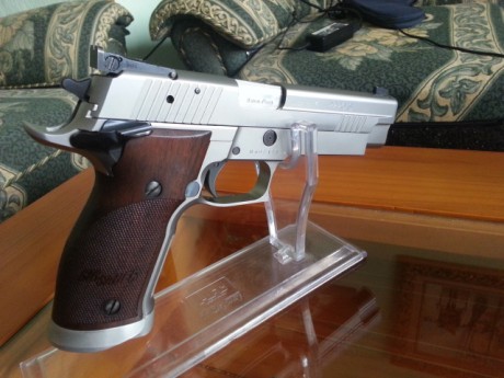 Hola compañeros vendo mi fabulosa y casi nueva Sig Sauer 9para. va en su maletin original, instrucciones 02