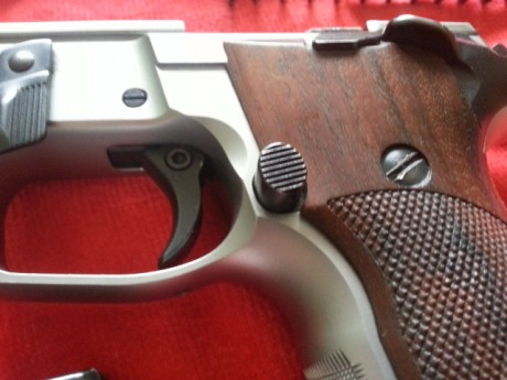 Hola compañeros vendo mi fabulosa y casi nueva Sig Sauer 9para. va en su maletin original, instrucciones 10