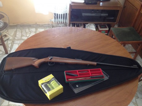 Un amigo me pide que le ponga en venta esta carabina CZ 452-E2 ZKM en 22lr 
Su estado es nuevo ya que 10