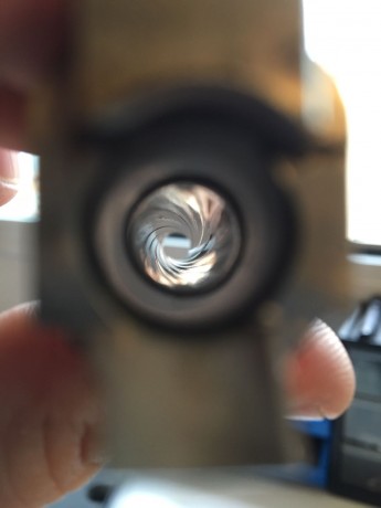 Buenas noches,
Un amigo me ha pedido que le ponga a la venta esta pistola,se trata de una SIG SAUER P226 22