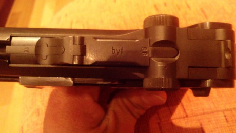Vendo luger P08 9mm parabelum con marcajes nazis fabricada por mauser bajo las siglas byf. Todas las piezas 01