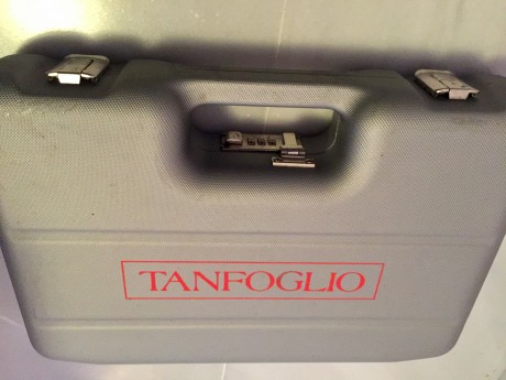 Hola, vendo Tanfoglio Limited. Era de un amigo que le quitaron la licencia F y antes de que saliera a 10