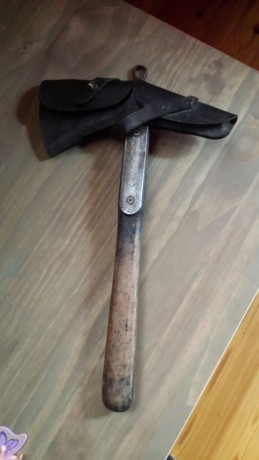 Un compañero, me ha pedido que ponga a la venta esta pieza.

 Se trata de una Hacha-pico, que por la procedencia 11
