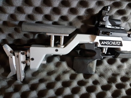 Vendo carabina aire para 10 metros, ANSCHUTZ 8002 con sus accesorios i maleta, tunel y diopter.El gatillo 01