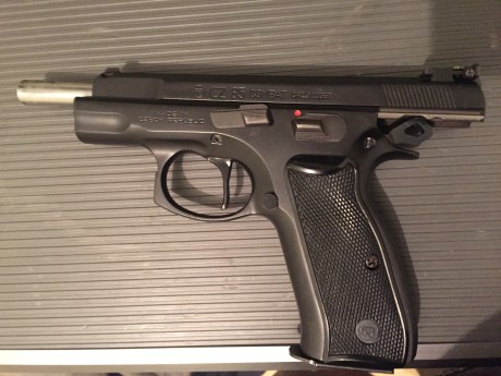 Hola, vendo CZ 85 combat con dos cargadores funda de extracción rapida y grip hogue. Tambien tiene gatillo 00