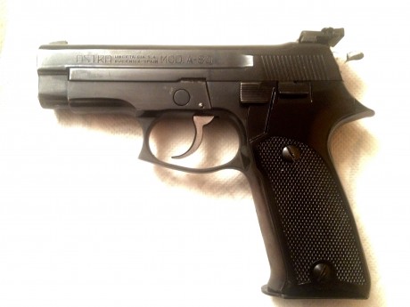 Caracteristicas , Astra a-80 está fabricada con LICENCIA SIG SAUCER Y CONOCIDA  CÓMO LA (SIG P-220),ESPAÑOLA 01
