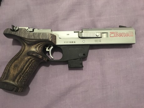 La pistola está completamente nueva habrá hecho 4 o 5 tiradas, se puede ver y probar sin compromiso, hará 02