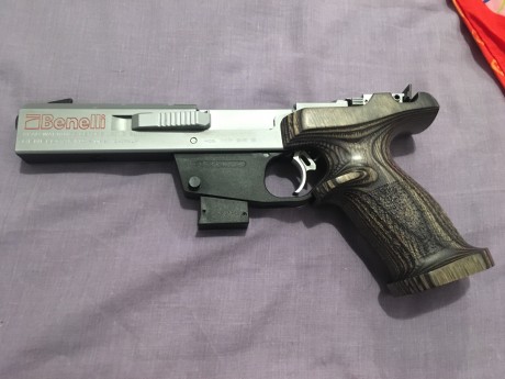 La pistola está completamente nueva habrá hecho 4 o 5 tiradas, se puede ver y probar sin compromiso, hará 00