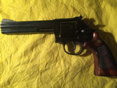 Vendo revolver smith & wetson , calibre 357, 6 pulgadas color negro, seminuevo, se ha disparado muy 00