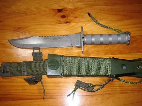 Hola. Vendo este cuchillo de sobra conocido, con todos los accesorios. Está en Asturias. 80€. 01