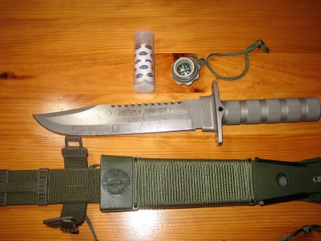 Hola. Vendo este cuchillo de sobra conocido, con todos los accesorios. Está en Asturias. 80€. 11
