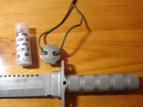 Hola. Vendo este cuchillo de sobra conocido, con todos los accesorios. Está en Asturias. 80€. 22