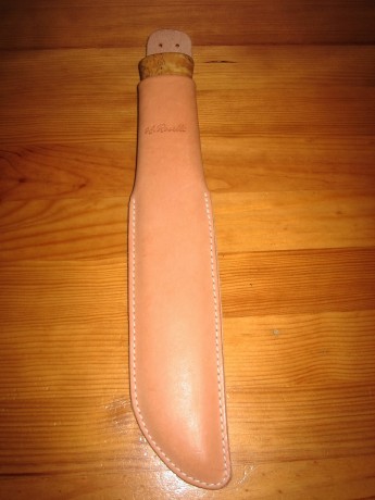 Hola. Vendo este extraordinario cuchillo Finlandés, Acero al carbono, 195mm de hoja, 6mm de espesor y 02