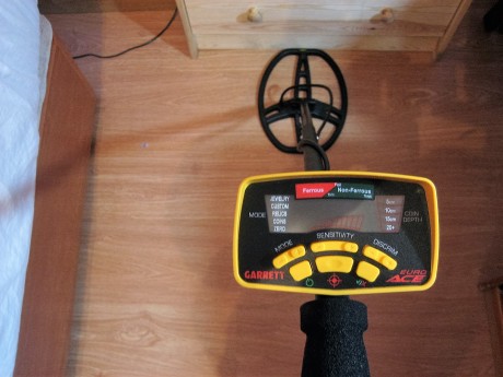 Hola. Vendo detector de metales, de reestreno, con todos los accesorios, salió dos veces al campo. Plato 00