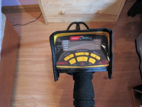 Hola. Vendo detector de metales, de reestreno, con todos los accesorios, salió dos veces al campo. Plato 12