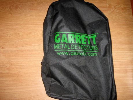 Hola. Vendo detector de metales, de reestreno, con todos los accesorios, salió dos veces al campo. Plato 10