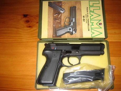 Hola. Vendo llama M82, muy buen estado, dos cargadores de 15 disparos, caja  y libro de instrucciones 01