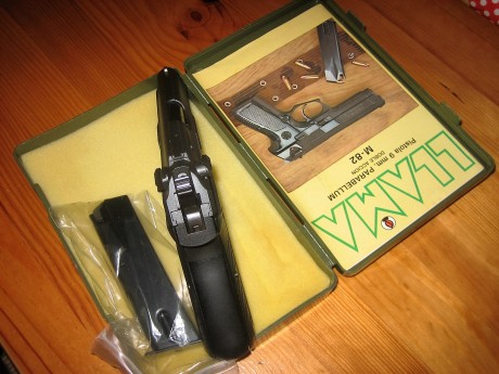 Hola. Vendo llama M82, muy buen estado, dos cargadores de 15 disparos, caja  y libro de instrucciones 00