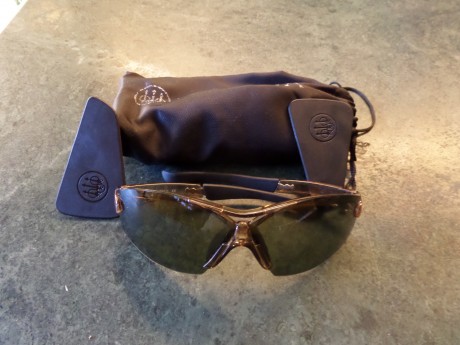 BOLSA DEPORTIVA  Y GAFAS DE TIRO  MARCA BERETTA CON MUY POCO USO
PRECIO 50 €
GASTOS DE ENVÍO A CARGO DEL 01