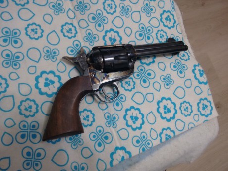 Hola , vendo mi revolver Pietta de cartucho metálico guiado en AE porque me vence la licencia en mayo 10